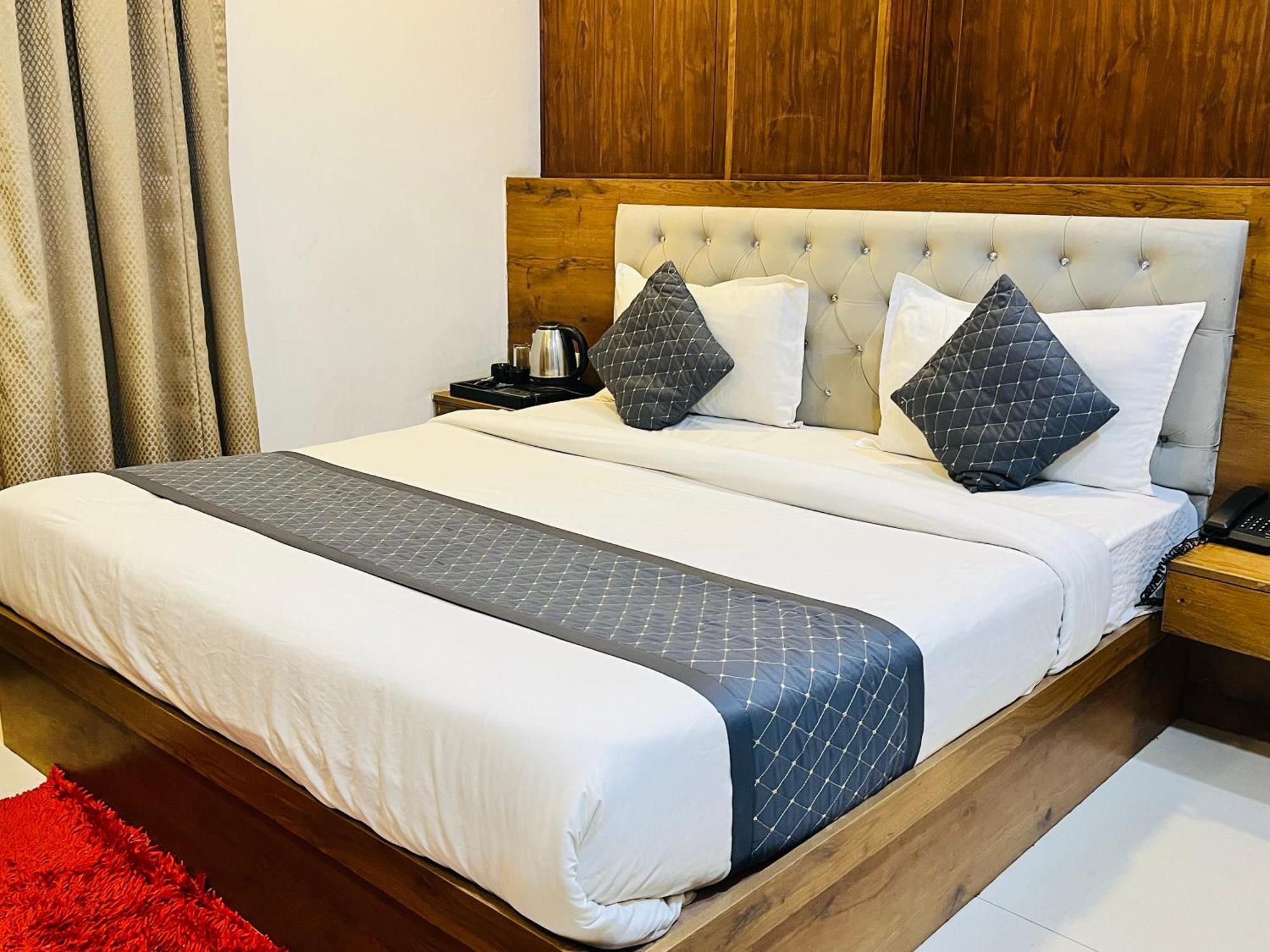 Olive Near Delhi Airport 4*