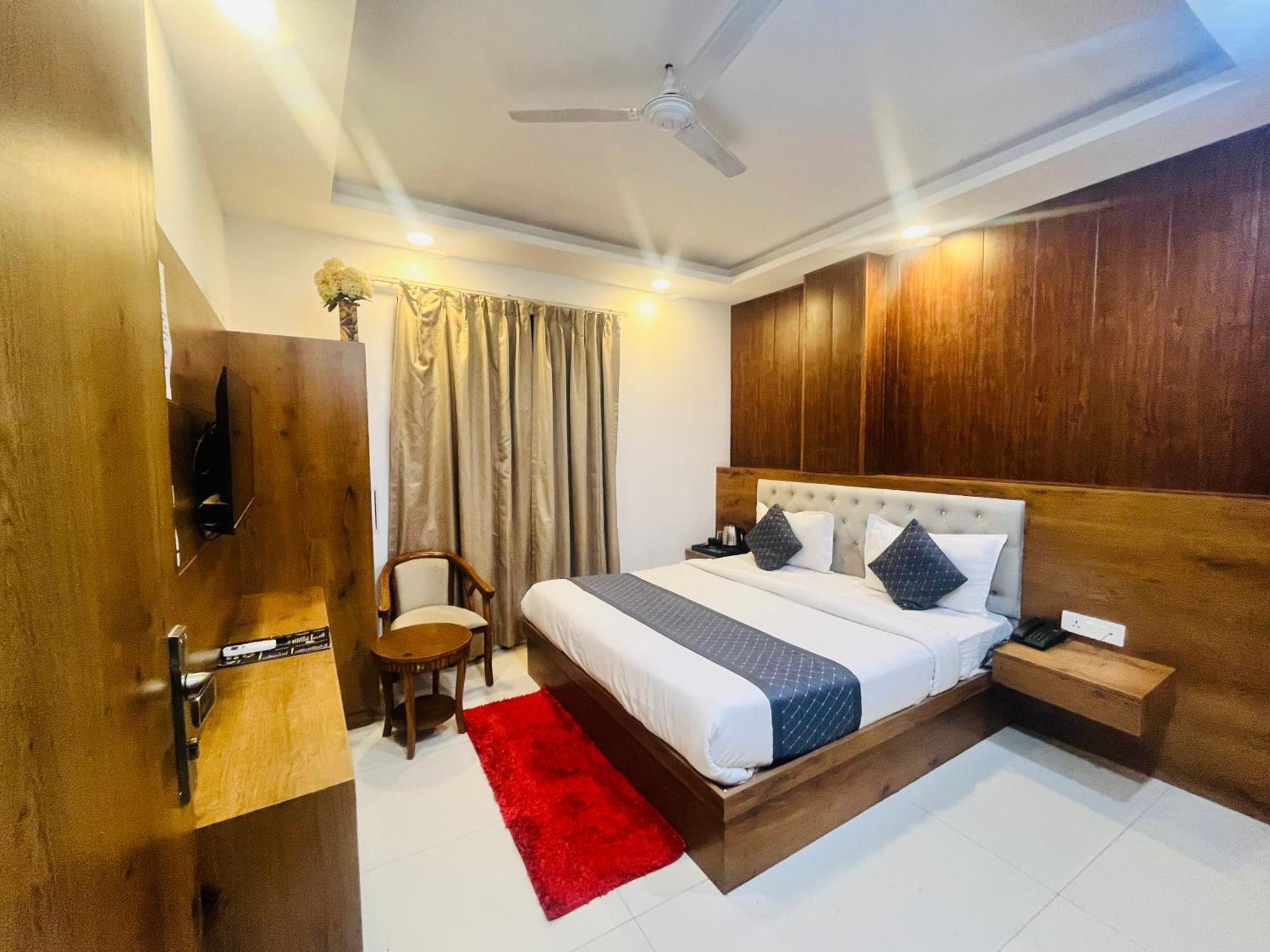 Hotel Olive Near Delhi Airport 4*